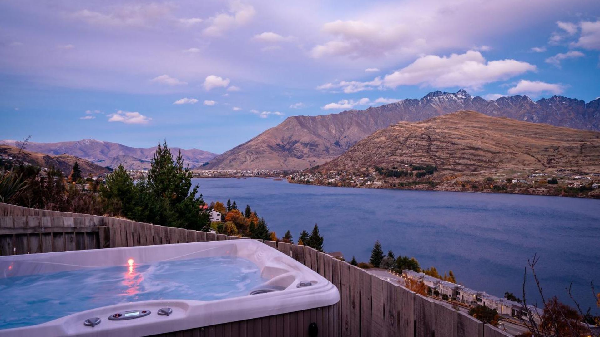 Tahuna Vista-Fire Place-Hot Tub -Free Parking -Bbq Queenstown Exterior photo