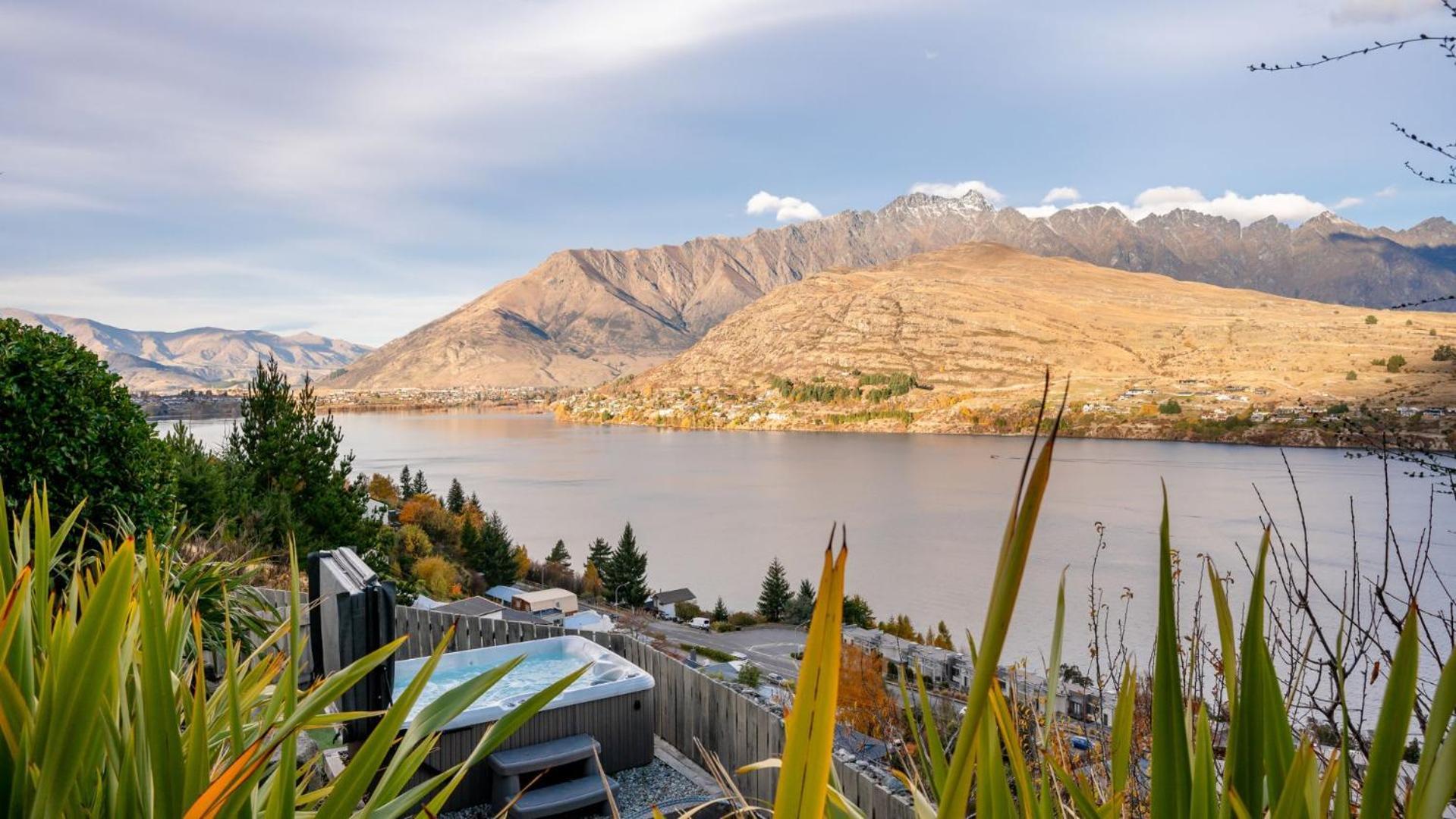 Tahuna Vista-Fire Place-Hot Tub -Free Parking -Bbq Queenstown Exterior photo